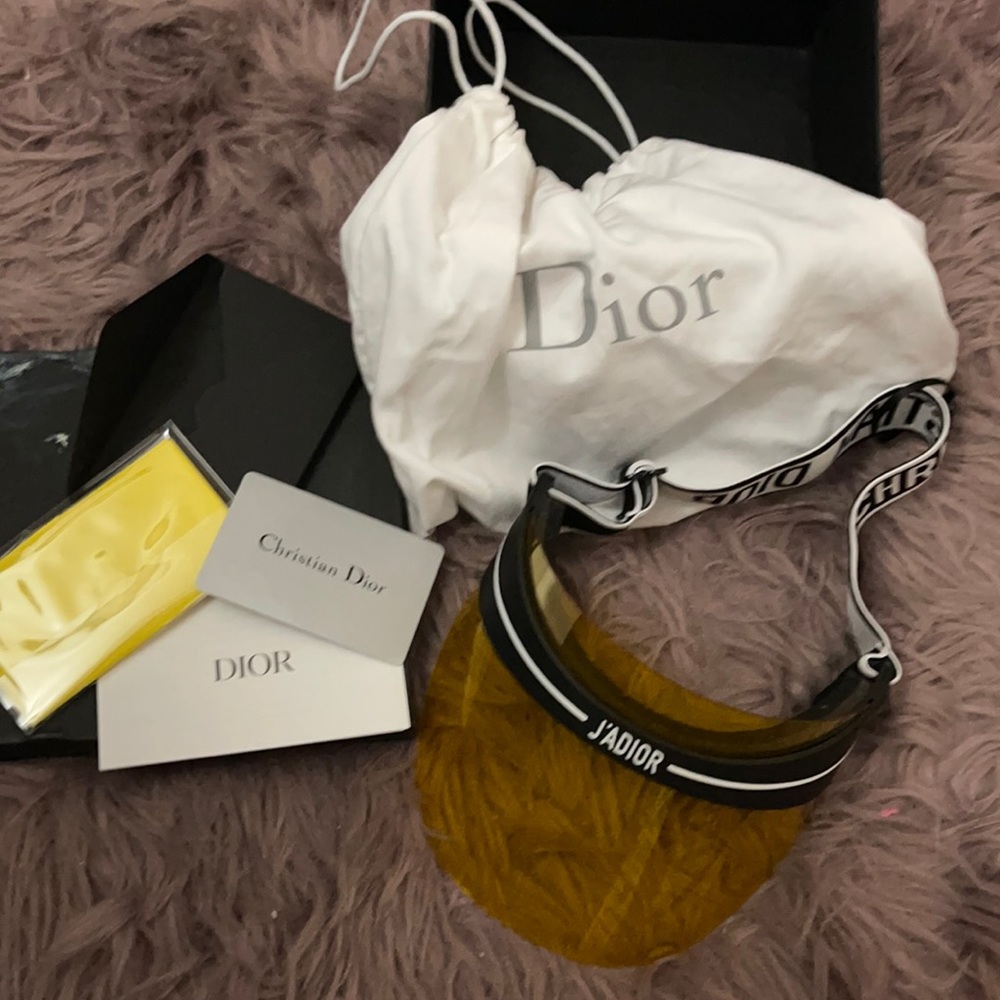 Dior visor in yellow color